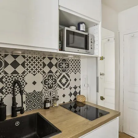 아파트 Small Comfortable Near Eiffel Tower