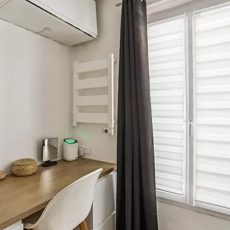 Small Comfortable Near Eiffel Tower 아파트 파리
