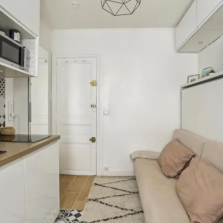 아파트 Small Comfortable Near Eiffel Tower *