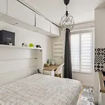 Small Comfortable Near Eiffel Tower París
