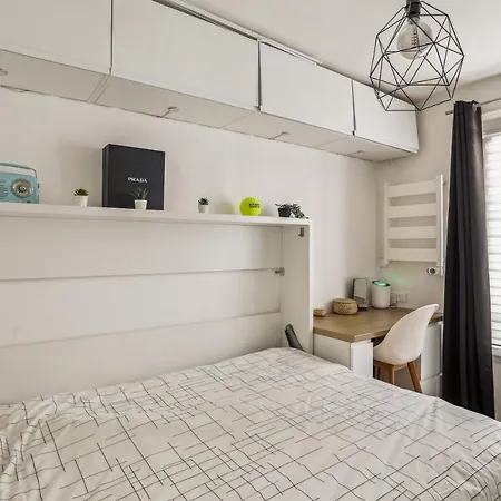 Small Comfortable Near Eiffel Tower 公寓