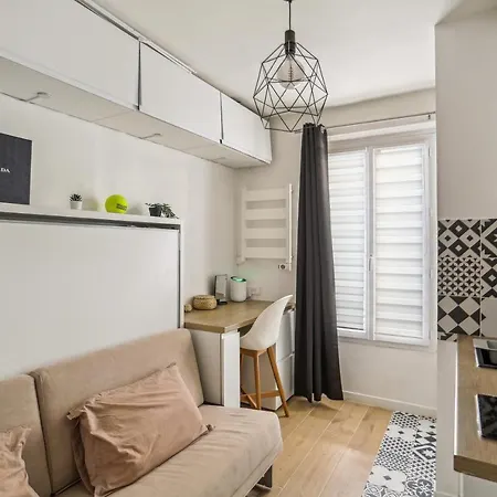 Small Comfortable Near Eiffel Tower * 巴黎