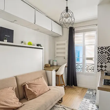 Small Comfortable Near Eiffel Tower * Paris