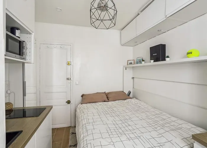 Small Comfortable Near Eiffel Tower Apartmán *