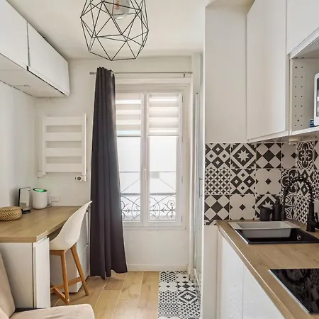 Small Comfortable Near Eiffel Tower Apartment